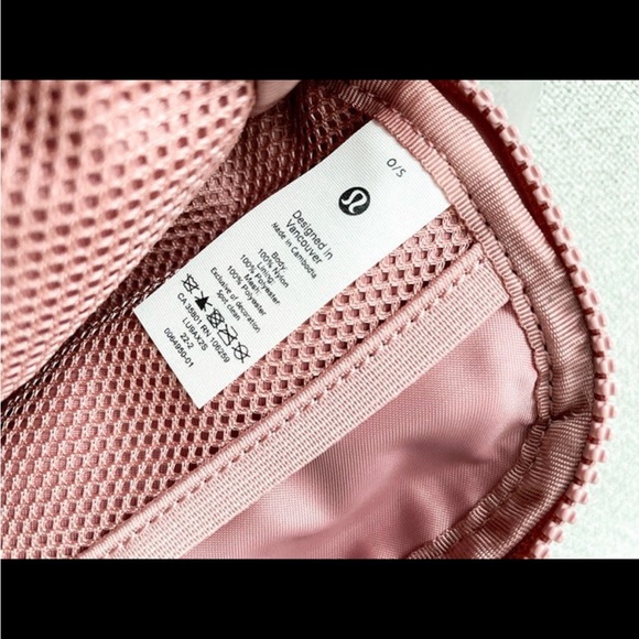 Lululemon Everywhere Belt Bag 1L - Pastel Pink NWT - Picture 8 of 8